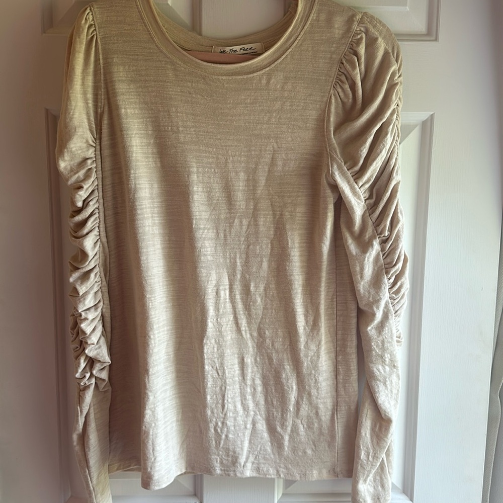 Free People We the Free beige long sleeve t-shirt with ruched sleeve Size M
